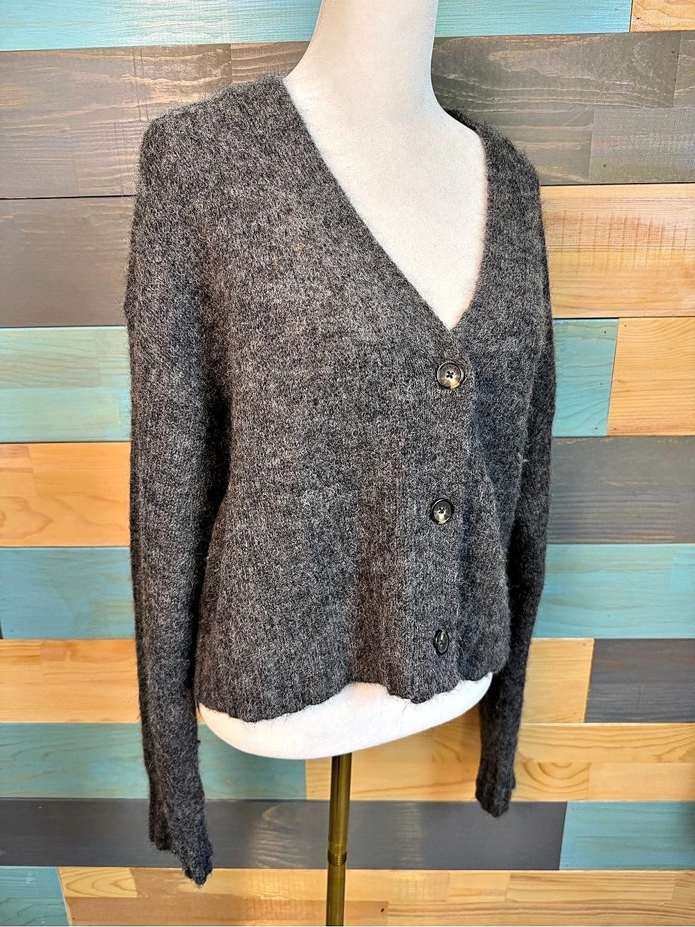 Everlane The Boxy V Neck Cropped Cardigan in Alpaca Dark Charcoal Lightweight Me